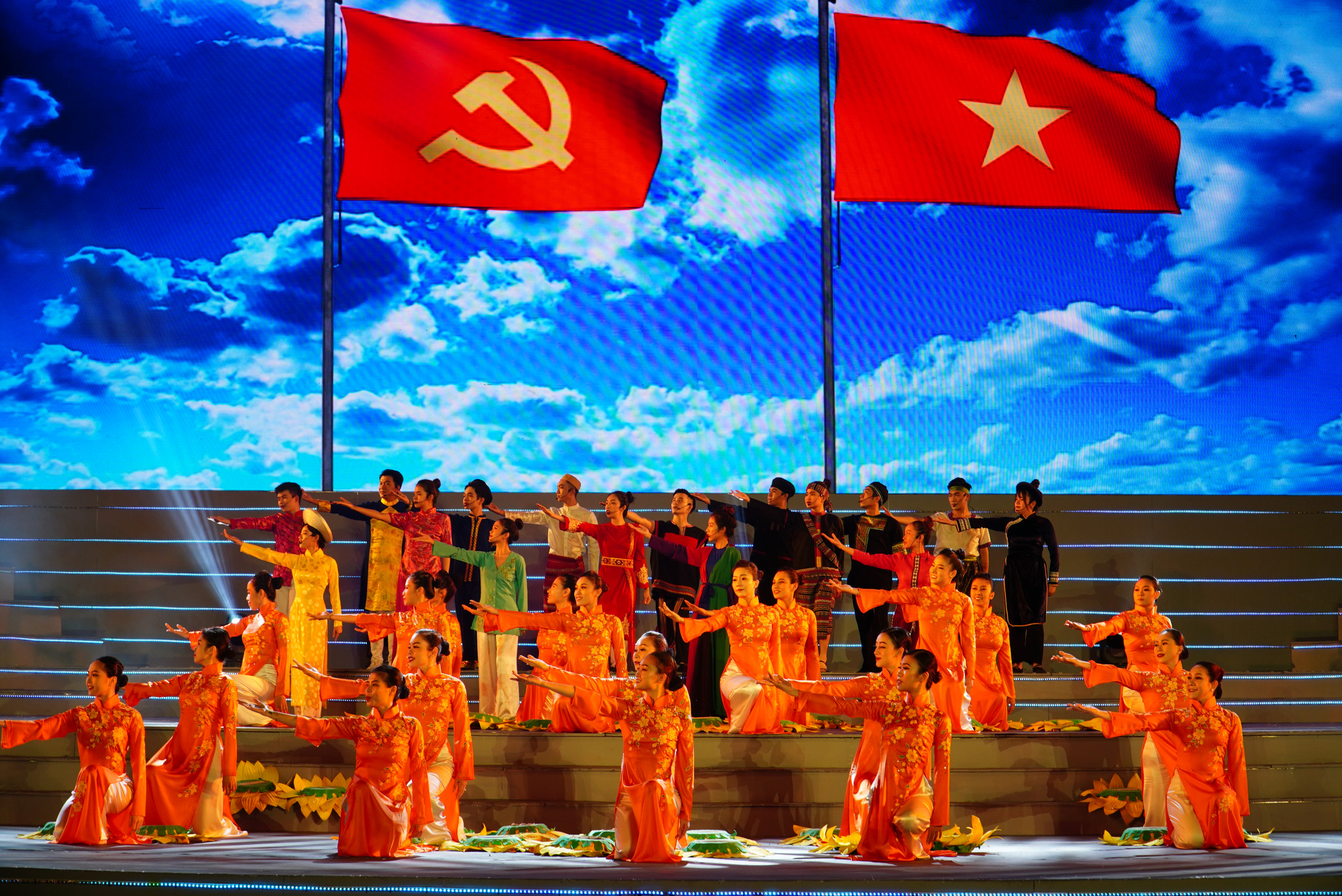  H&igrave;nh ảnh tuyệt đẹp trong chương tr&igrave;nh M&atilde;i m&atilde;i m&ugrave;a xu&acirc;n c&oacute; Đảng - Ảnh 1.