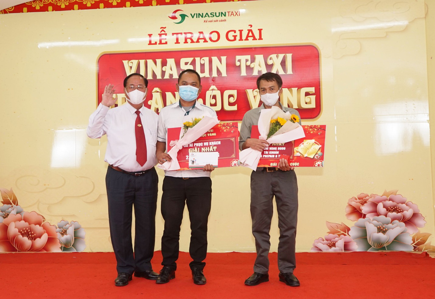 Trao giải chương trình  “Vinasun tri ân lộc vàng”