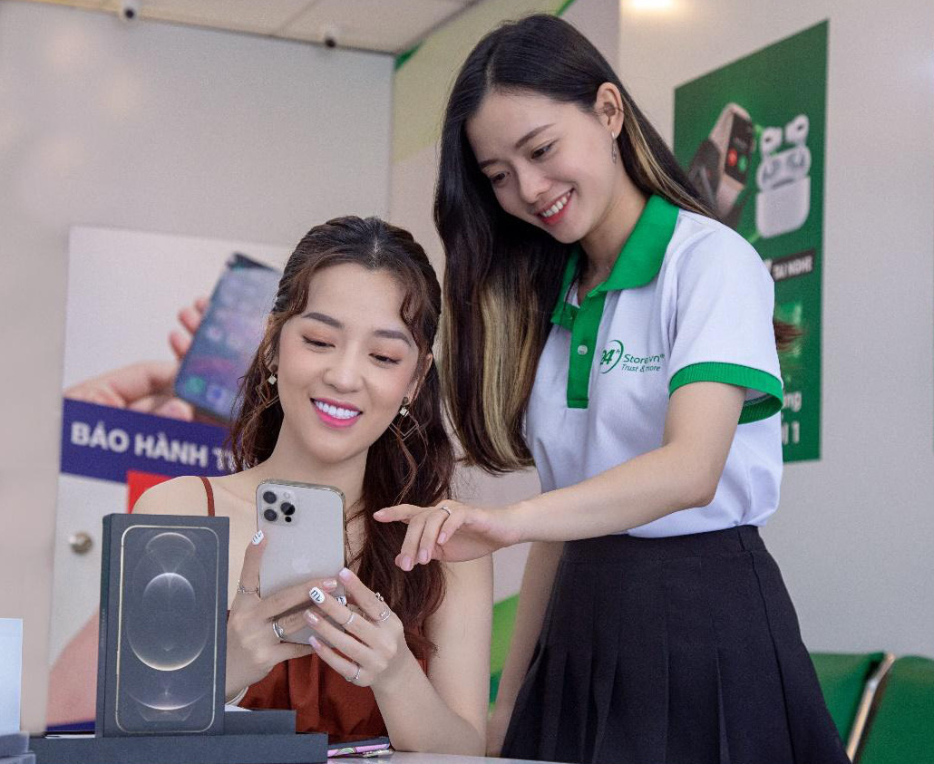 Puka sắm iPhone 12 Pro Max để chụp ảnh Tết lung linh