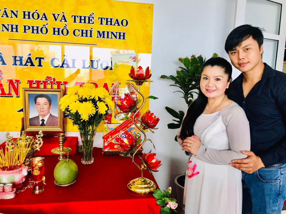 Nghệ sĩ tưởng nhớ soạn giả Trần Hữu Trang trong ngày giỗ