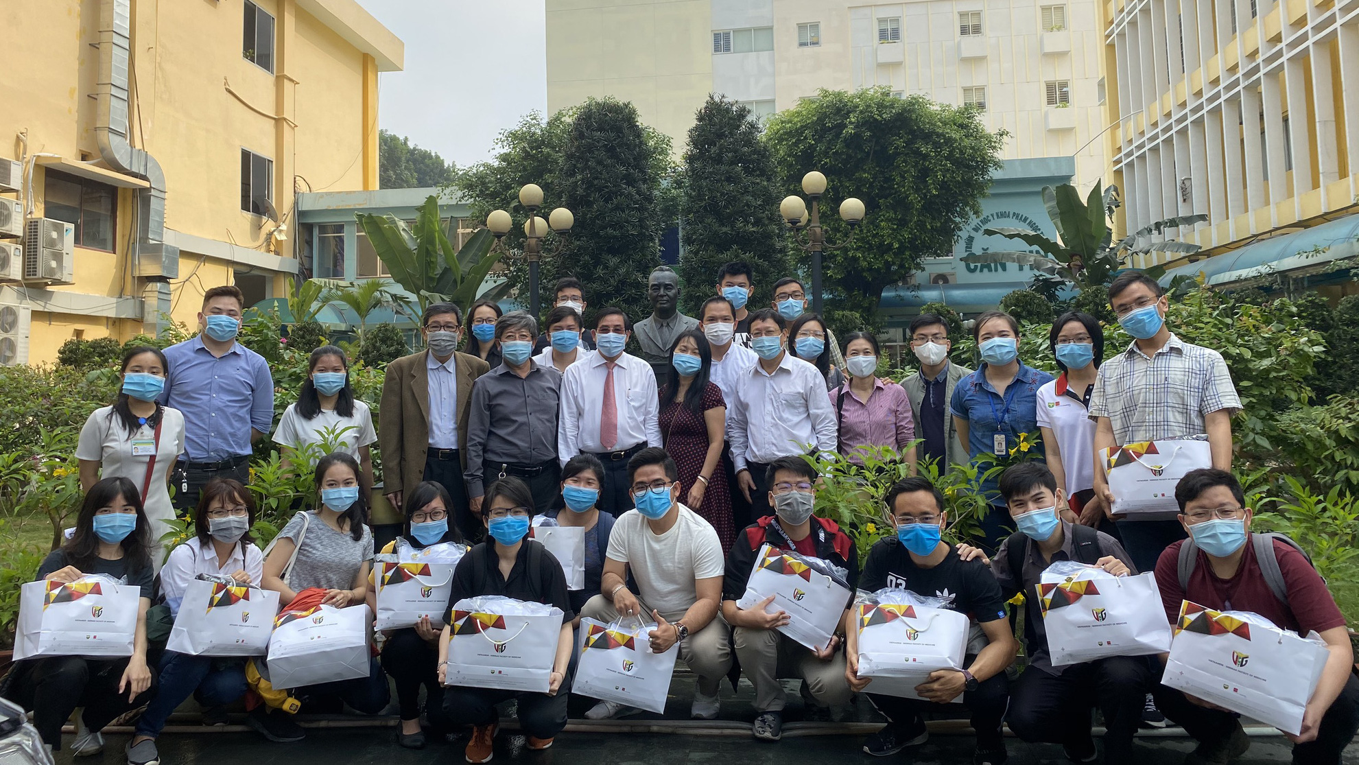 23 sinh viên Y khoa Phạm Ngọc Thạch sang Đức thực hành lâm sàng - Ảnh 1.