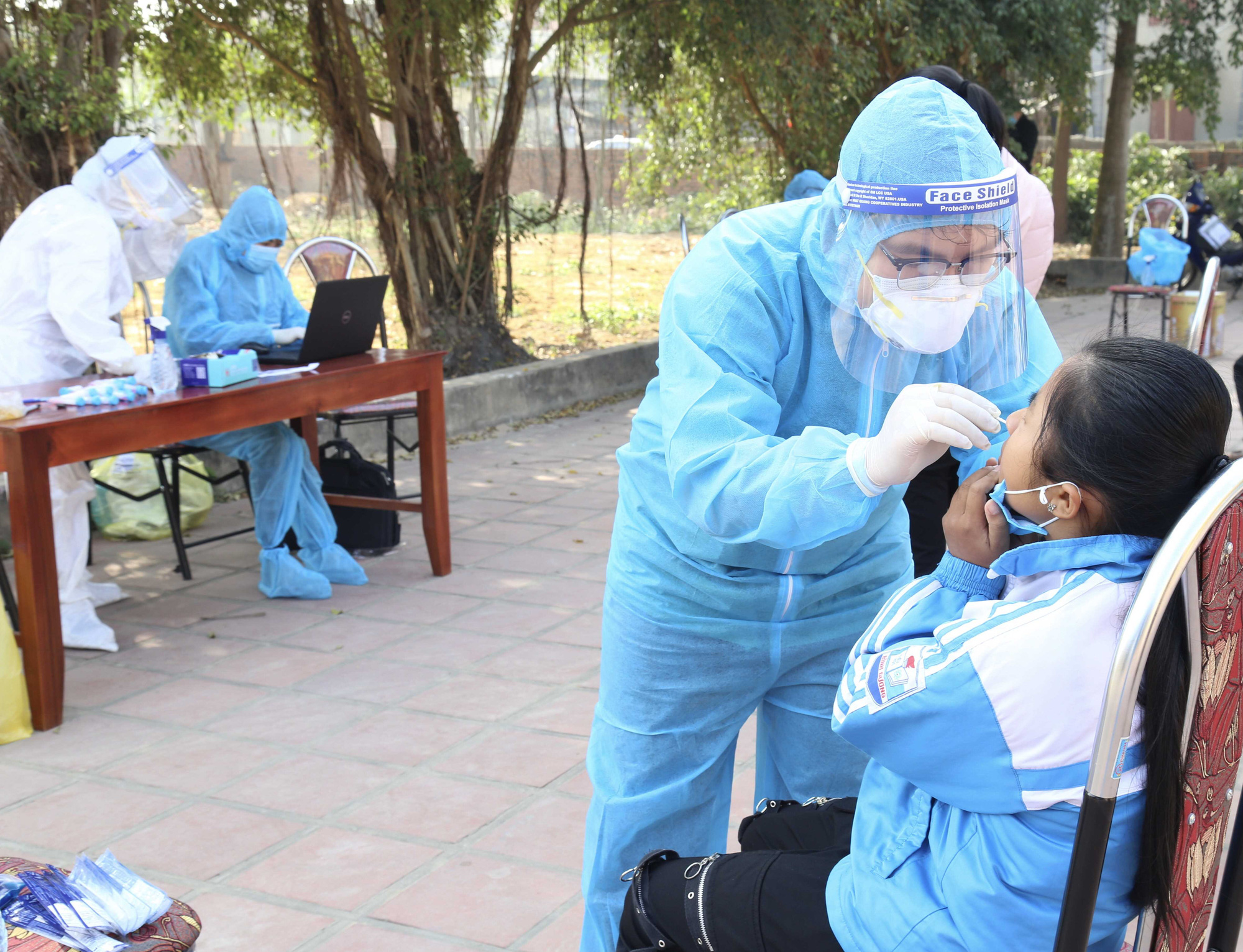 Hải Dương lấy mẫu x&eacute;t nghiệm diện rộng 4 nh&oacute;m với hơn 36 ng&agrave;n người nguy cơ l&acirc;y nhiễm cao - Ảnh 1.