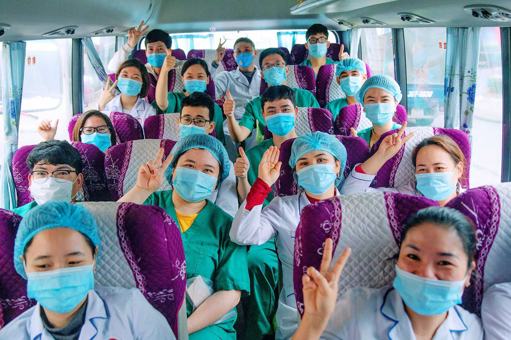 Lấy mẫu xét nghiệm toàn dân 8 xã, phường và 5 chợ ở tâm dịch Đông Triều - Ảnh 3.