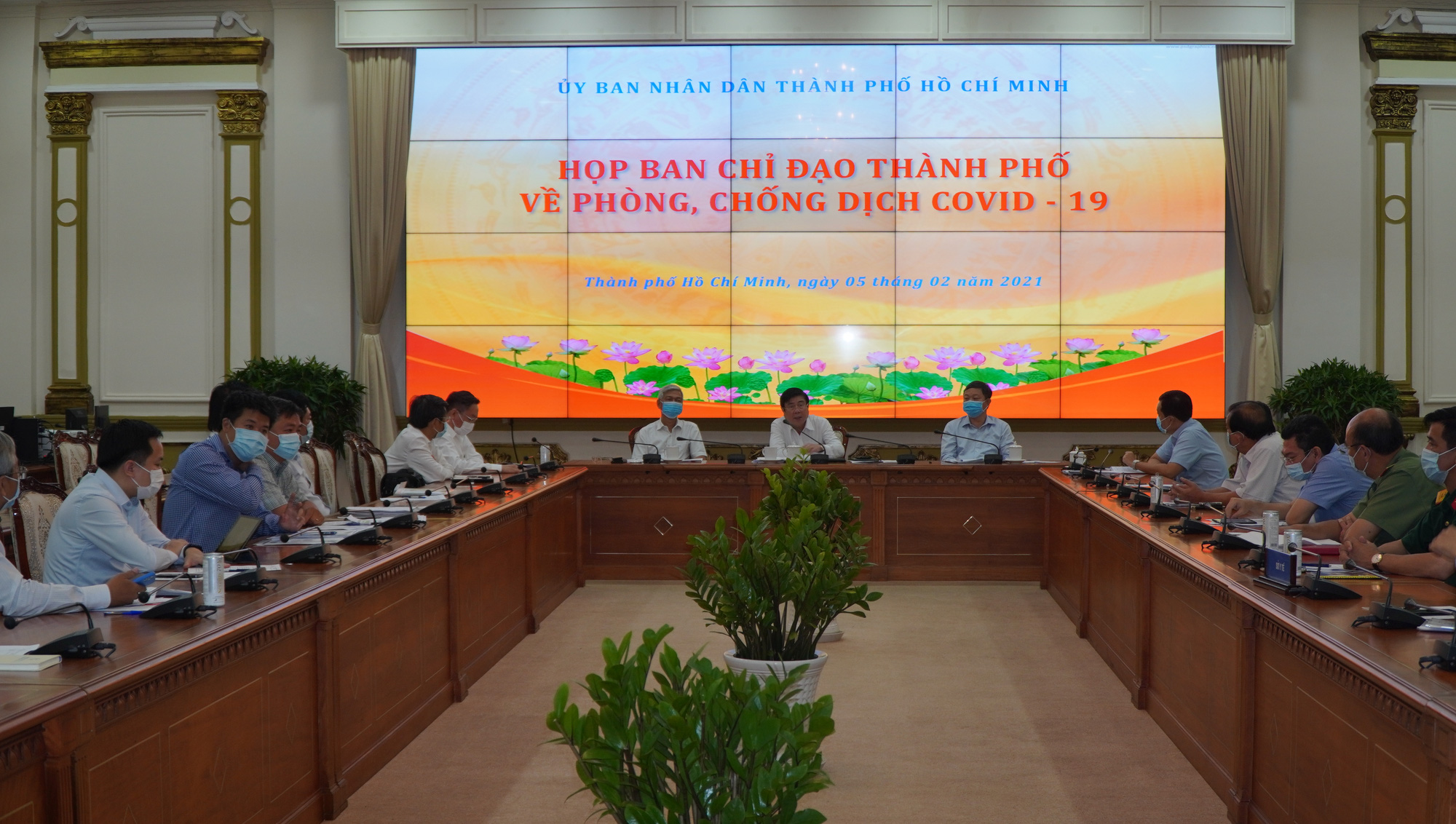 Chủ tịch UBND TP HCM ra tối hậu thư liên quan Covid-19 - Ảnh 1.