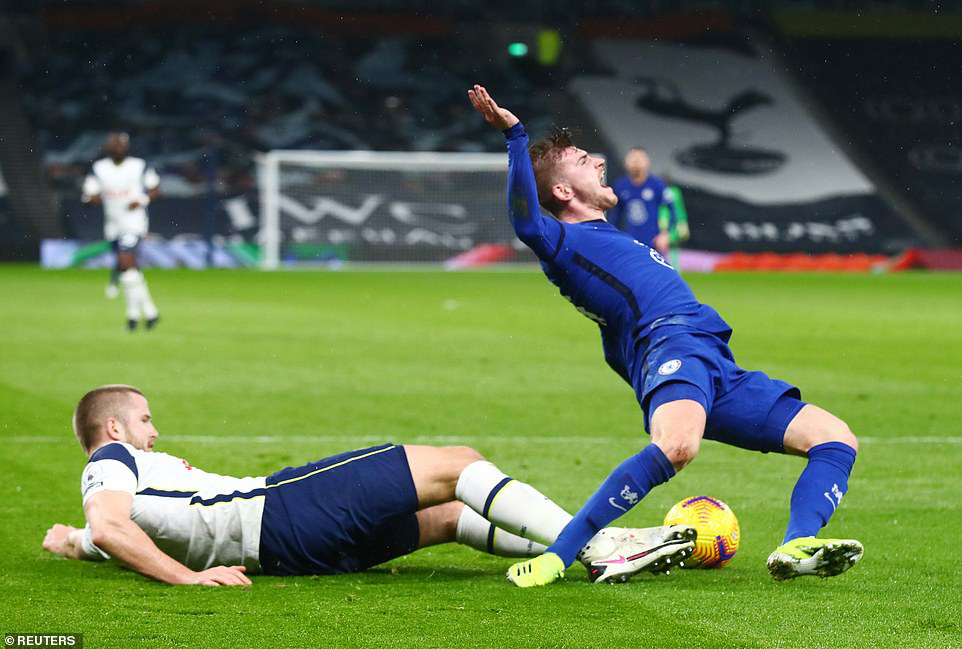 Tottenham chết tr&ecirc;n chấm phạt đền, Chelsea thắng derby London nghiệt ng&atilde; - Ảnh 4.
