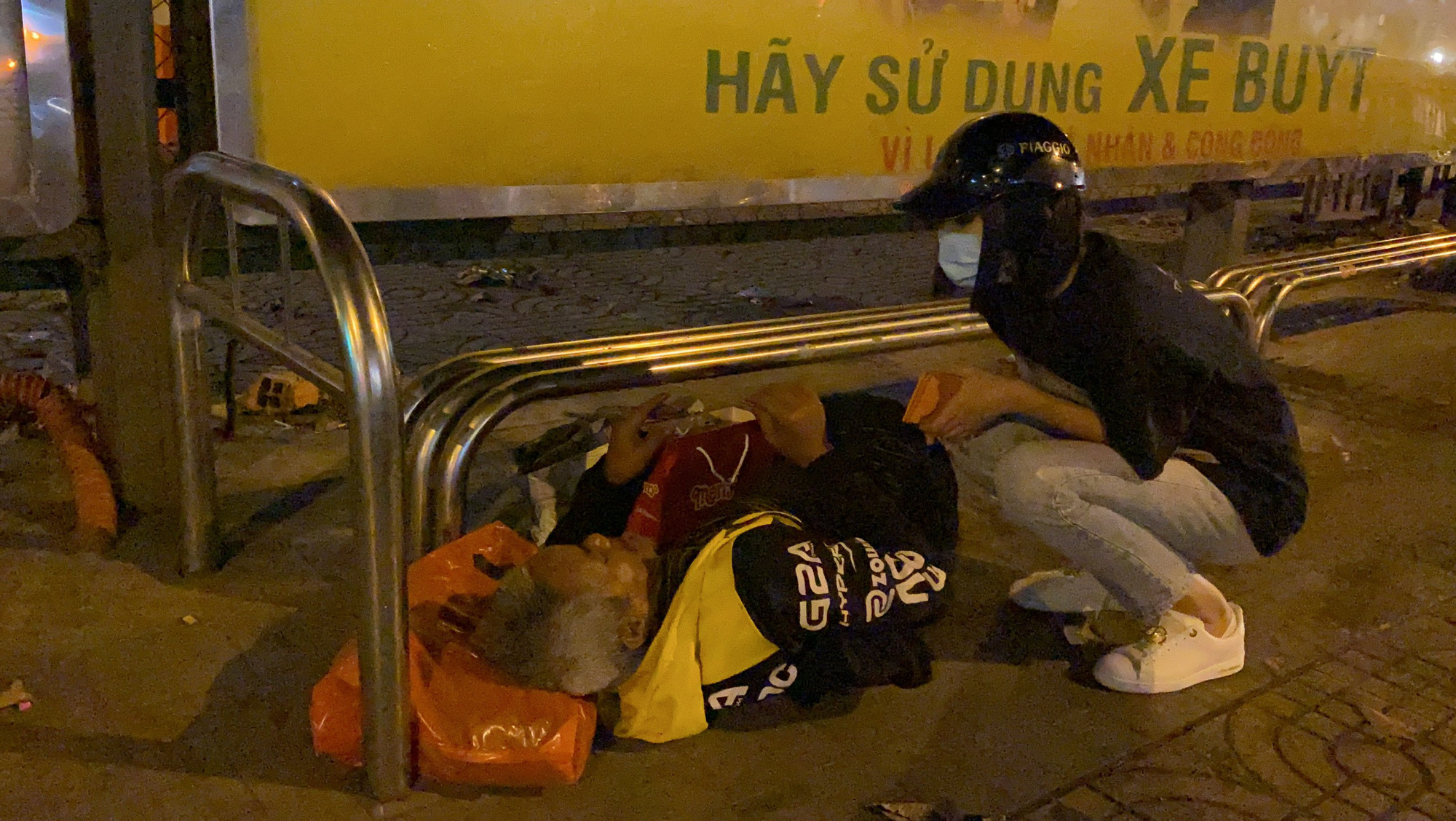 Bắt gặp hoa hậu Trần Tiểu Vy lang thang ngoài phố lúc nửa đêm và cái kết bất ngờ - Ảnh 15.