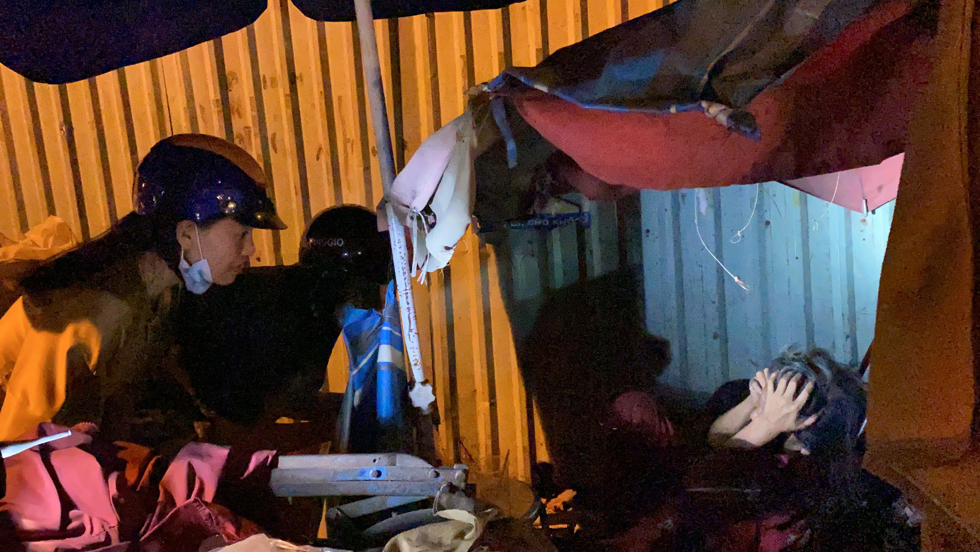 Bắt gặp hoa hậu Trần Tiểu Vy lang thang ngoài phố lúc nửa đêm và cái kết bất ngờ - Ảnh 6.