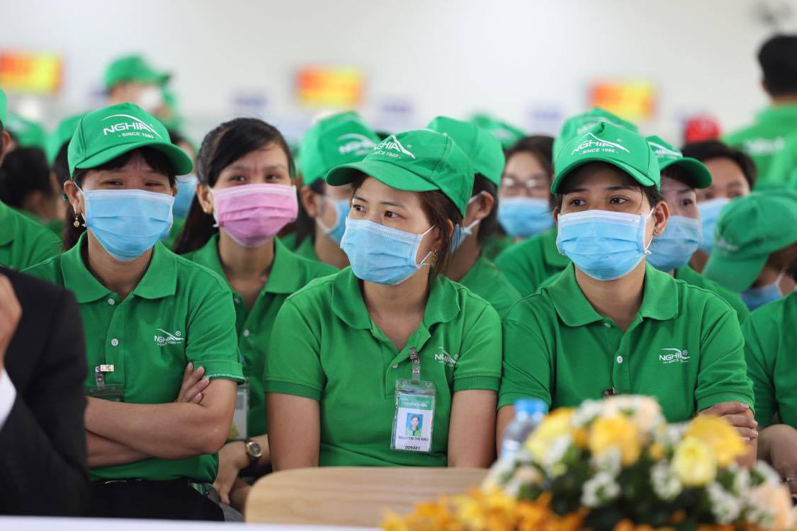 C&Ocirc;NG TY CP KỀM NGHĨA: Hỗ trợ tiền ăn cho nh&acirc;n vi&ecirc;n ở lại TP đ&oacute;n Tết - Ảnh 2.