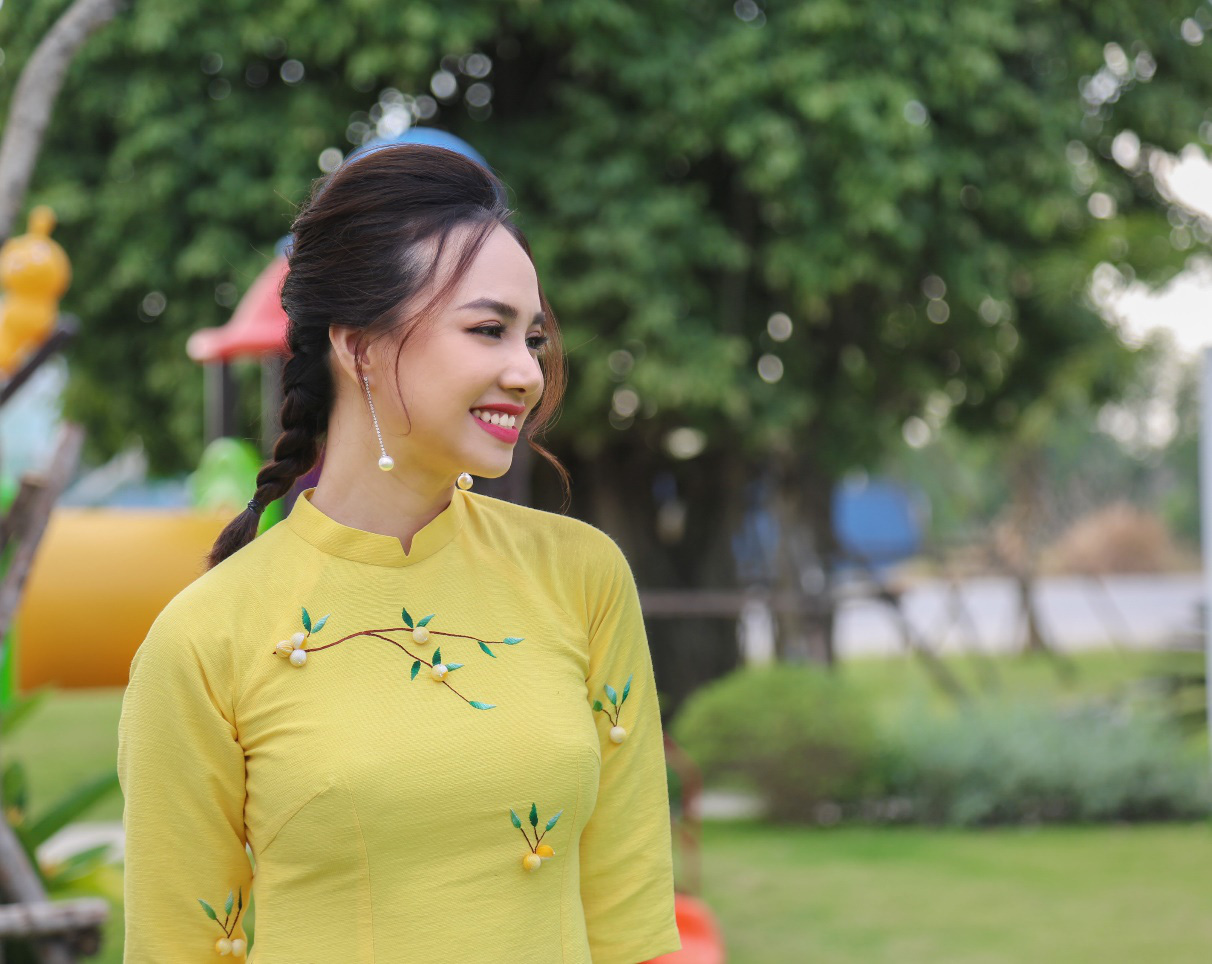 Gia đ&igrave;nh Victor Vũ - Đinh Ngọc Diệp diện &aacute;o d&agrave;i đ&oacute;n Tết - Ảnh 4.