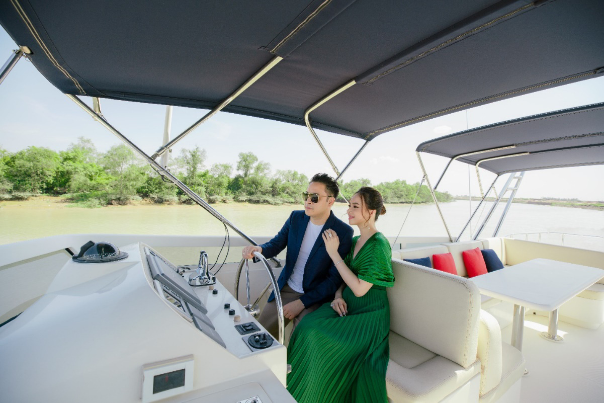 Gia đ&igrave;nh Victor Vũ - Đinh Ngọc Diệp diện &aacute;o d&agrave;i đ&oacute;n Tết - Ảnh 9.