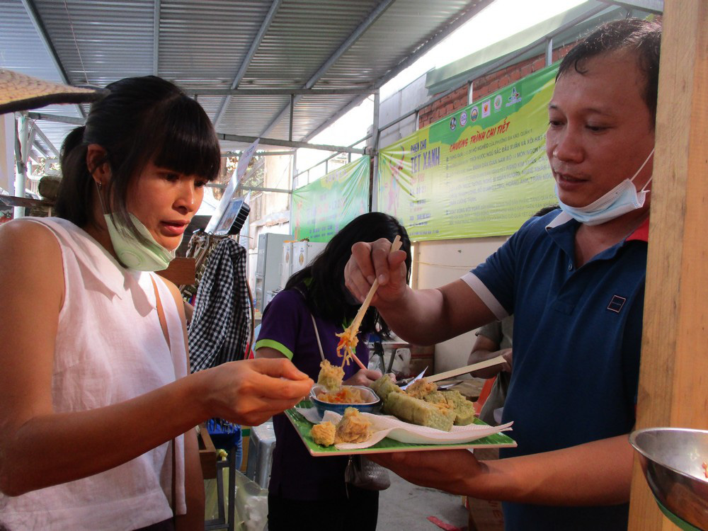 B&aacute;nh chưng hữu cơ &ldquo;ch&aacute;y h&agrave;ng&rdquo; - Ảnh 1.