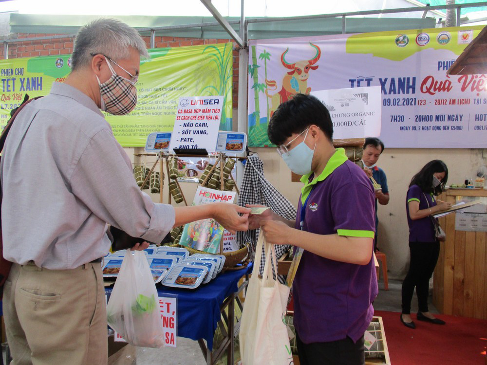 B&aacute;nh chưng hữu cơ &ldquo;ch&aacute;y h&agrave;ng&rdquo; - Ảnh 2.