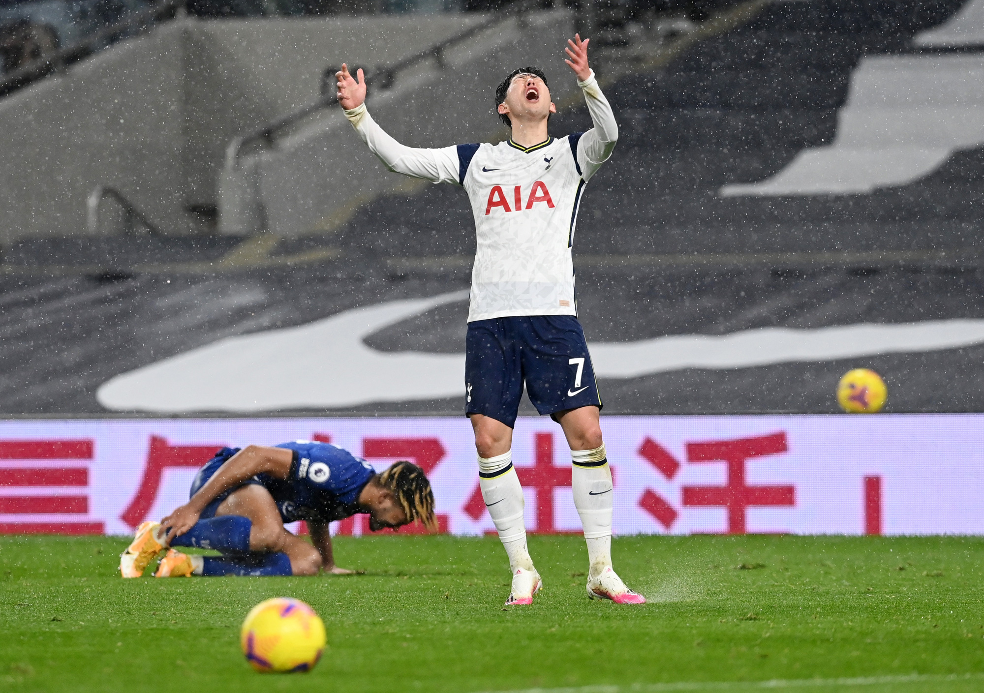 Tottenham chết tr&ecirc;n chấm phạt đền, Chelsea thắng derby London nghiệt ng&atilde; - Ảnh 6.