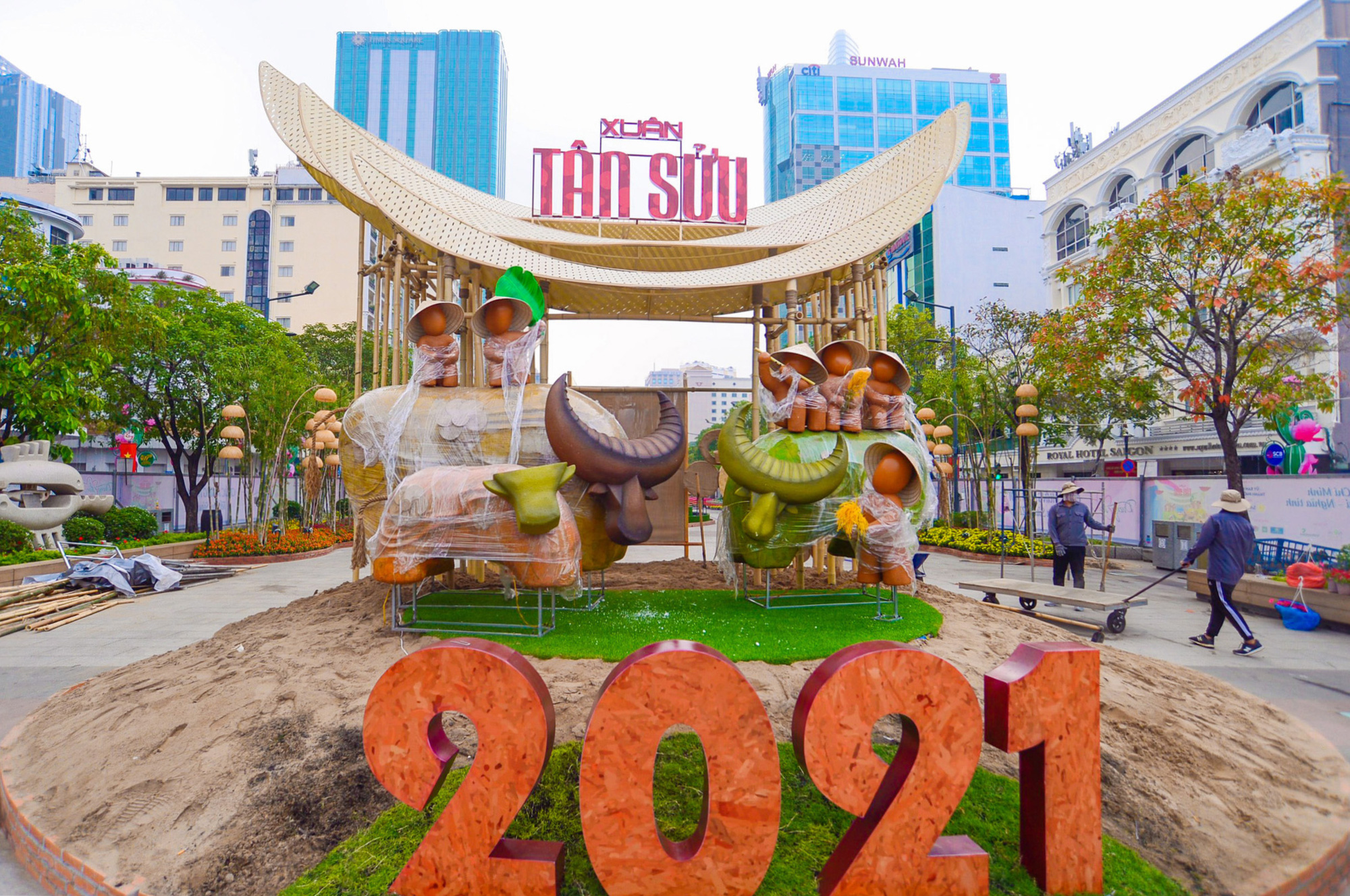 Đường hoa Nguyễn Huệ Tết Tân Sửu 2021 "lộ diện" trước ngày khai mạc