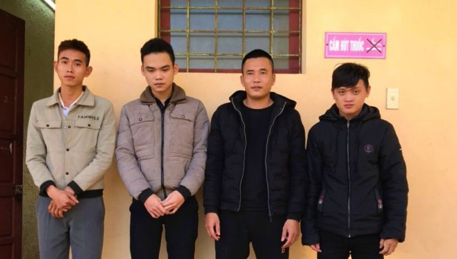 Bốn thanh niên chuyên "hack" Facebook lừa gần 100 triệu đồng
