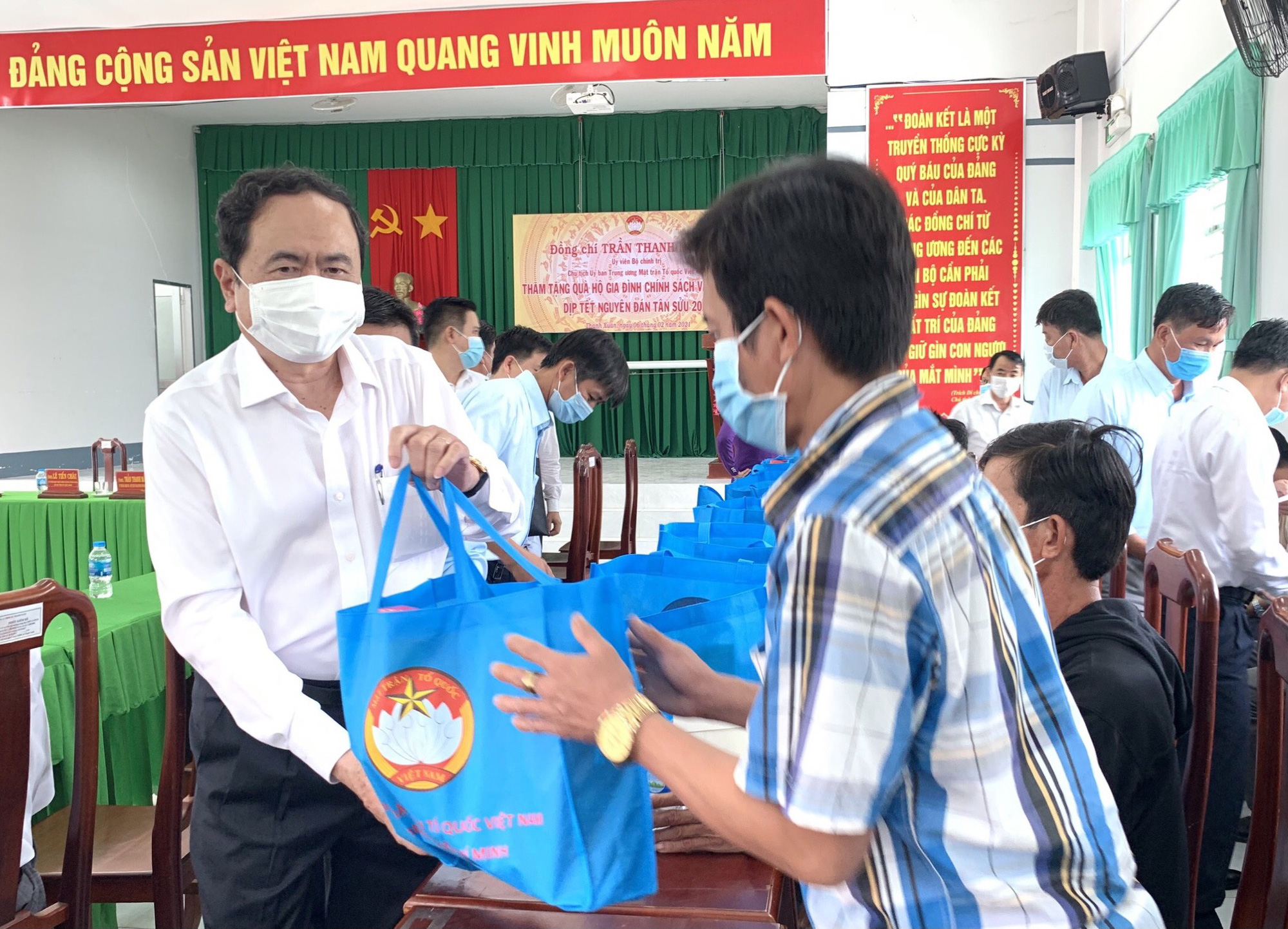 Chủ tịch Ủy ban Trung ương MTTQ Việt Nam thăm, ch&uacute;c Tết ở Hậu Giang, Cần Thơ - Ảnh 2.