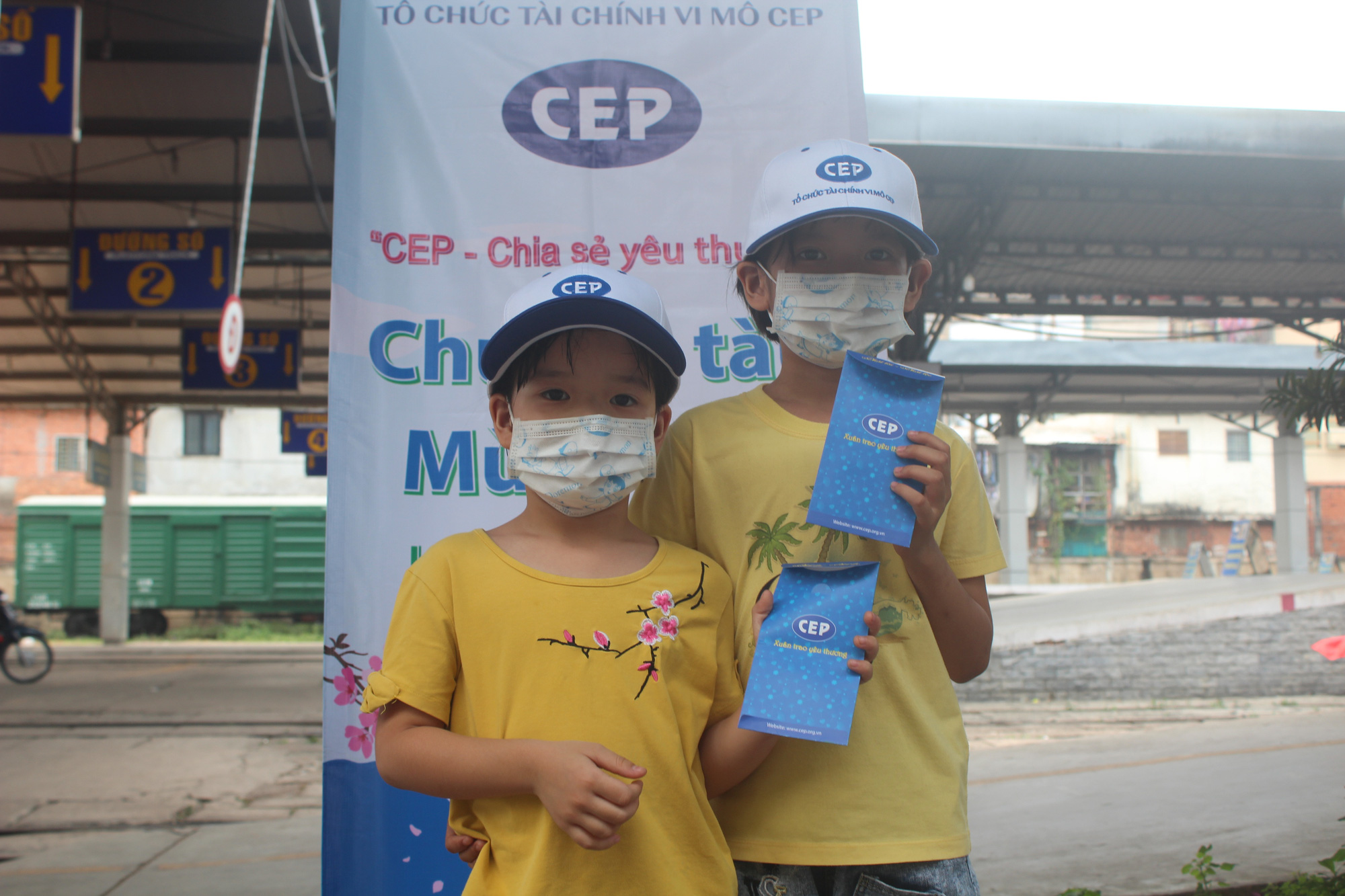 Chuyến tàu mùa Xuân đưa công nhân về quê sum họp - Ảnh 2.