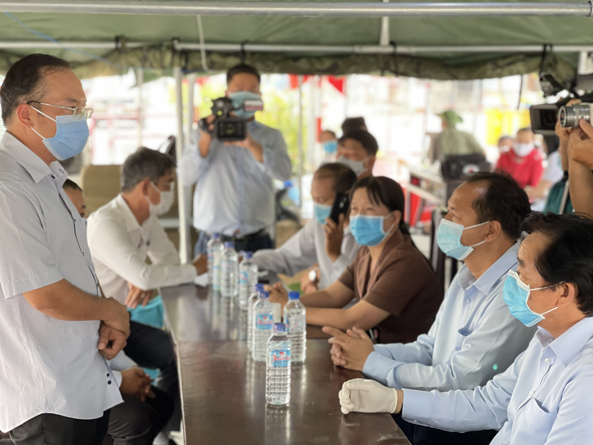 Bình Dương công bố lịch trình di chuyển của 2 anh em nhân viên sân bay mắc Covid-19
