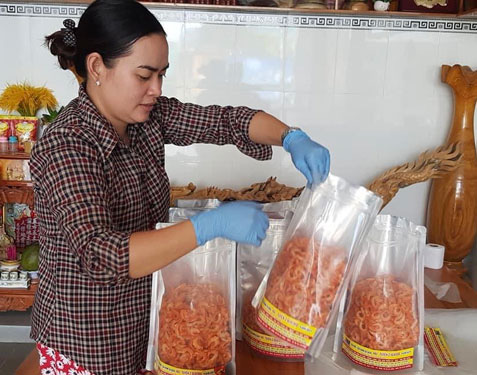 Đặc sản Tết miền Tây tràn ngập chợ mạng