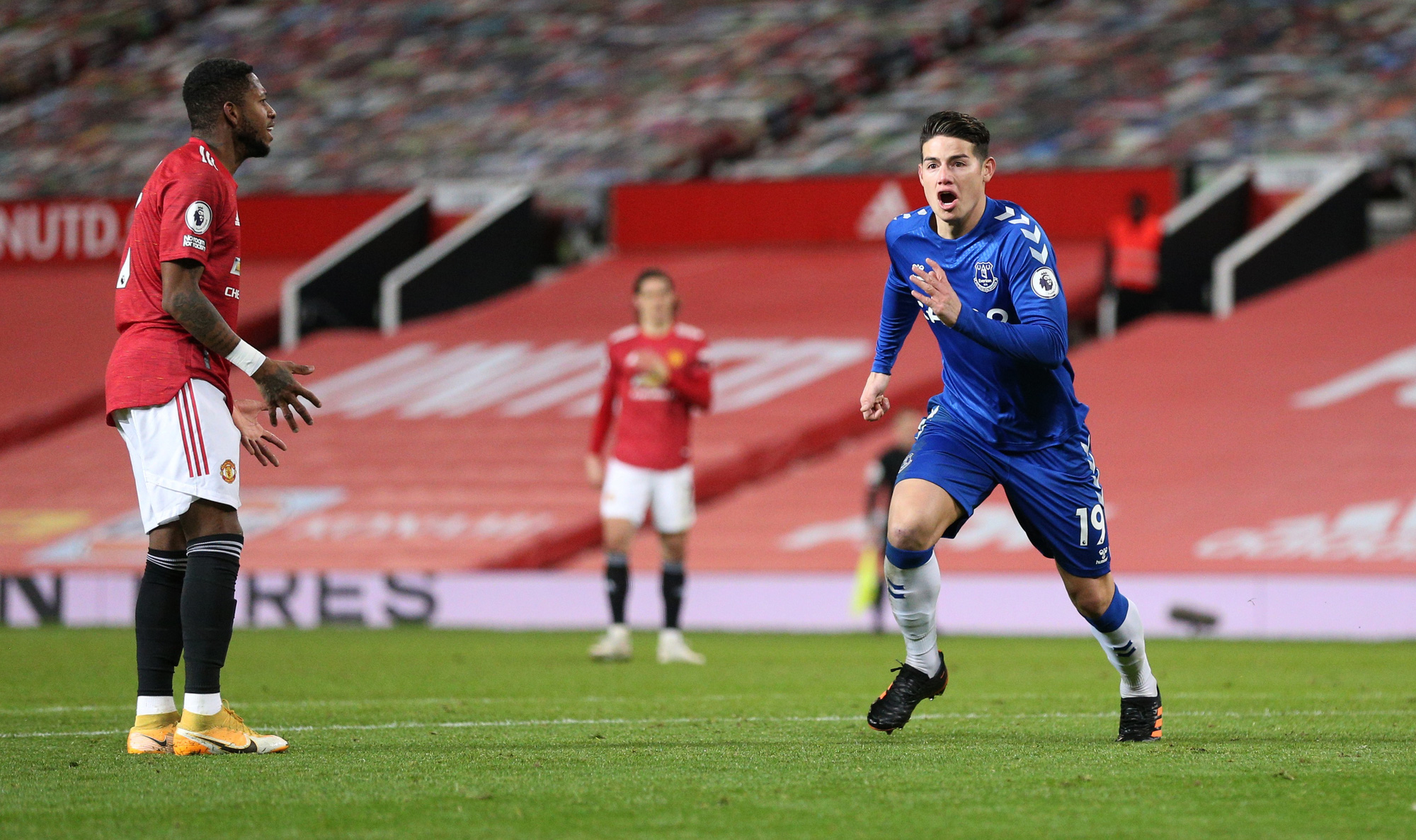 C&ocirc;ng l&agrave;m thủ ph&aacute;, Man United đ&aacute;nh rơi chiến thắng ở Old Trafford - Ảnh 7.
