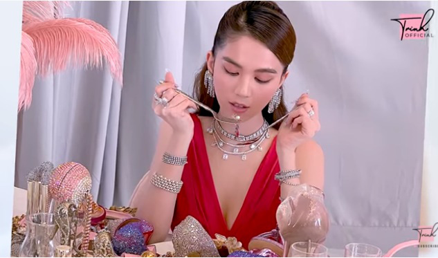 Ngọc Trinh khoe biệt thự 40 tỉ nhưng dân mạng chỉ nhìn body ná thở - Ảnh 1.