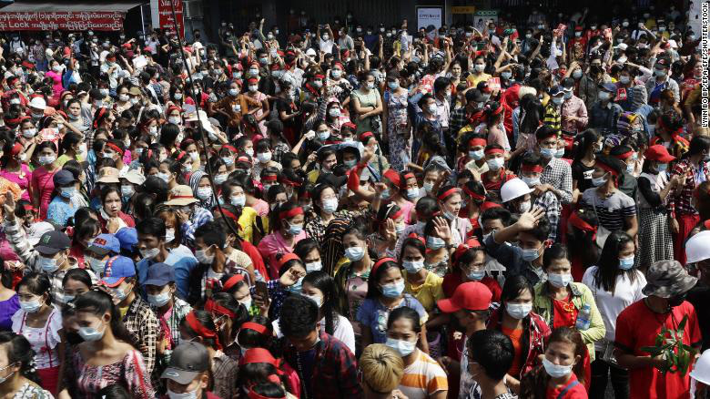 H&agrave;ng chục ng&agrave;n người biểu t&igrave;nh ở Myanmar - Ảnh 1.