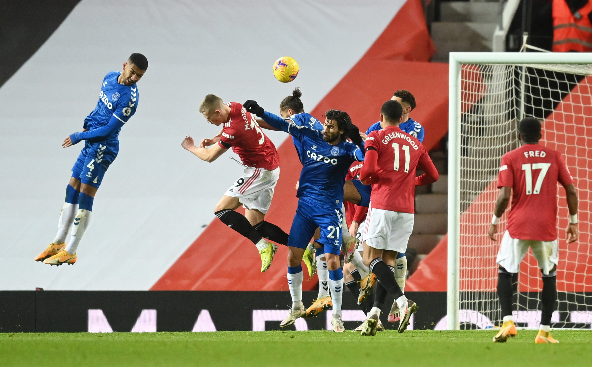 C&ocirc;ng l&agrave;m thủ ph&aacute;, Man United đ&aacute;nh rơi chiến thắng ở Old Trafford - Ảnh 8.