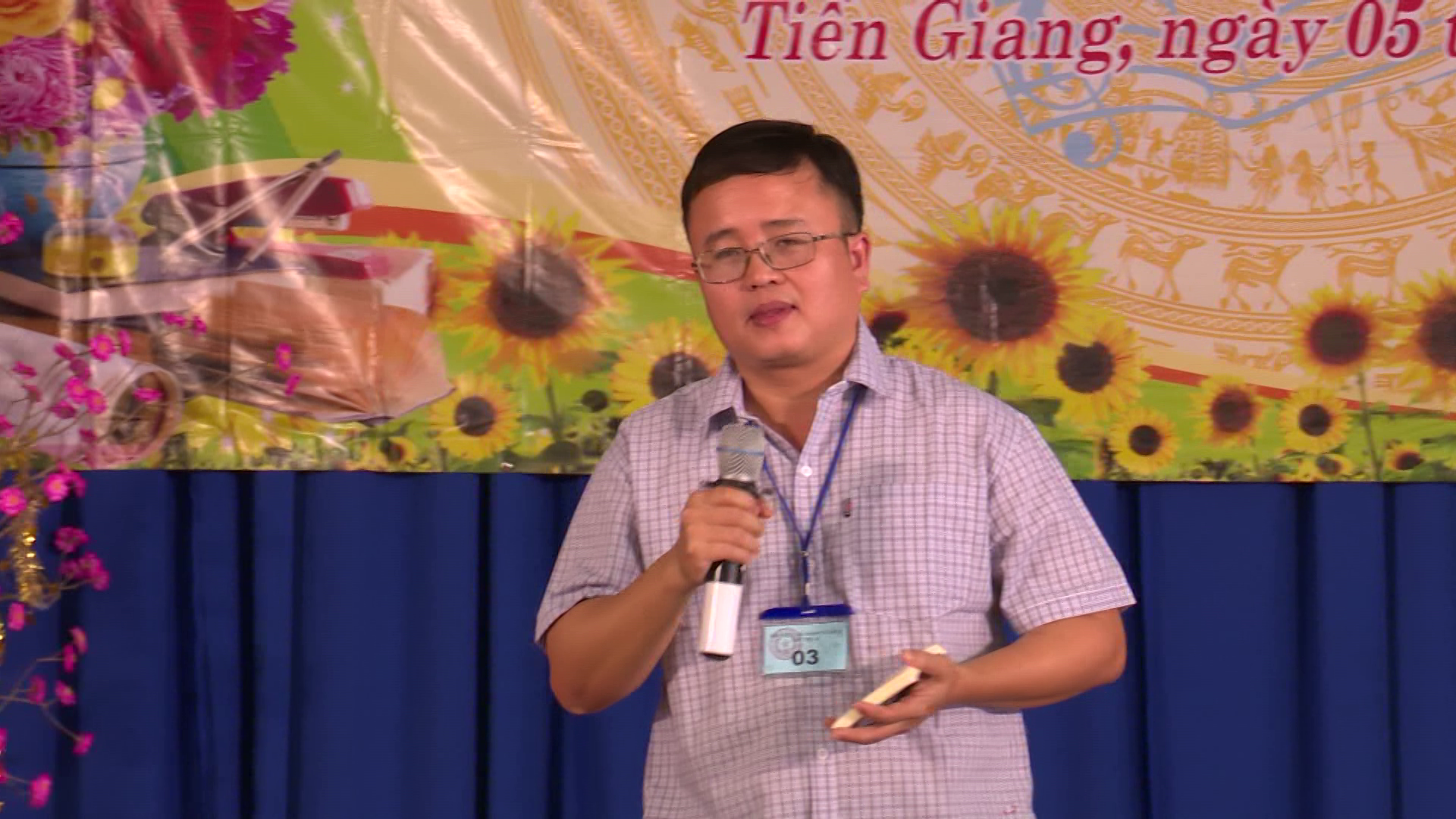 CLIP: Ấm &aacute;p hội thi &ldquo;Tiếng h&aacute;t bolero&rdquo; cho phạm nh&acirc;n trong trại giam - Ảnh 5.