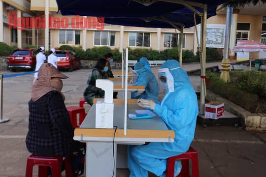 VIDEO: TP HCM tăng cường năng lực xét nghiệm SARS-CoV-2 lên 30-40 ngàn mẫu một ngày