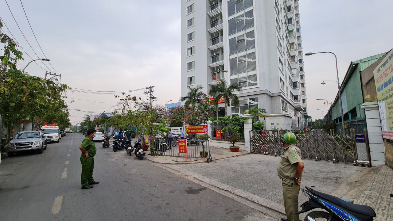 Bên trong một chung cư bị phong tỏa ở Gò Vấp vì Covid-19