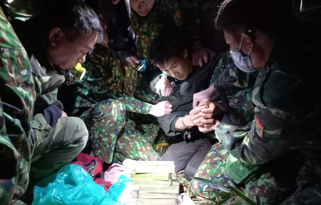 Vượt biên trái phép vận chuyển 8 bánh heroin để lấy 500 USD tiền công ngày cận Tết