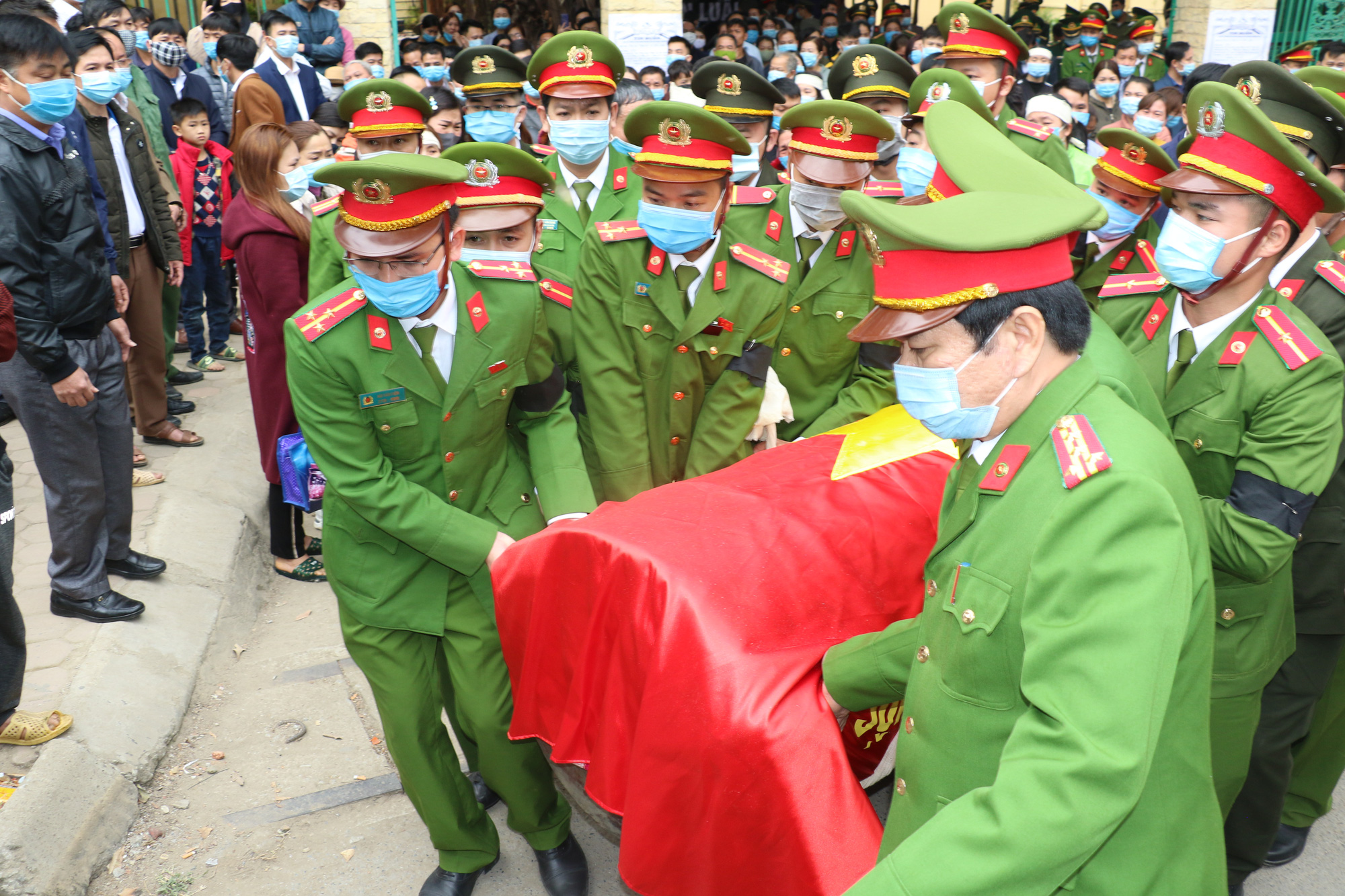 Thăng quân hàm Trung tá cho sĩ quan công an hi sinh khi vây bắt tội phạm ngày giáp Tết
