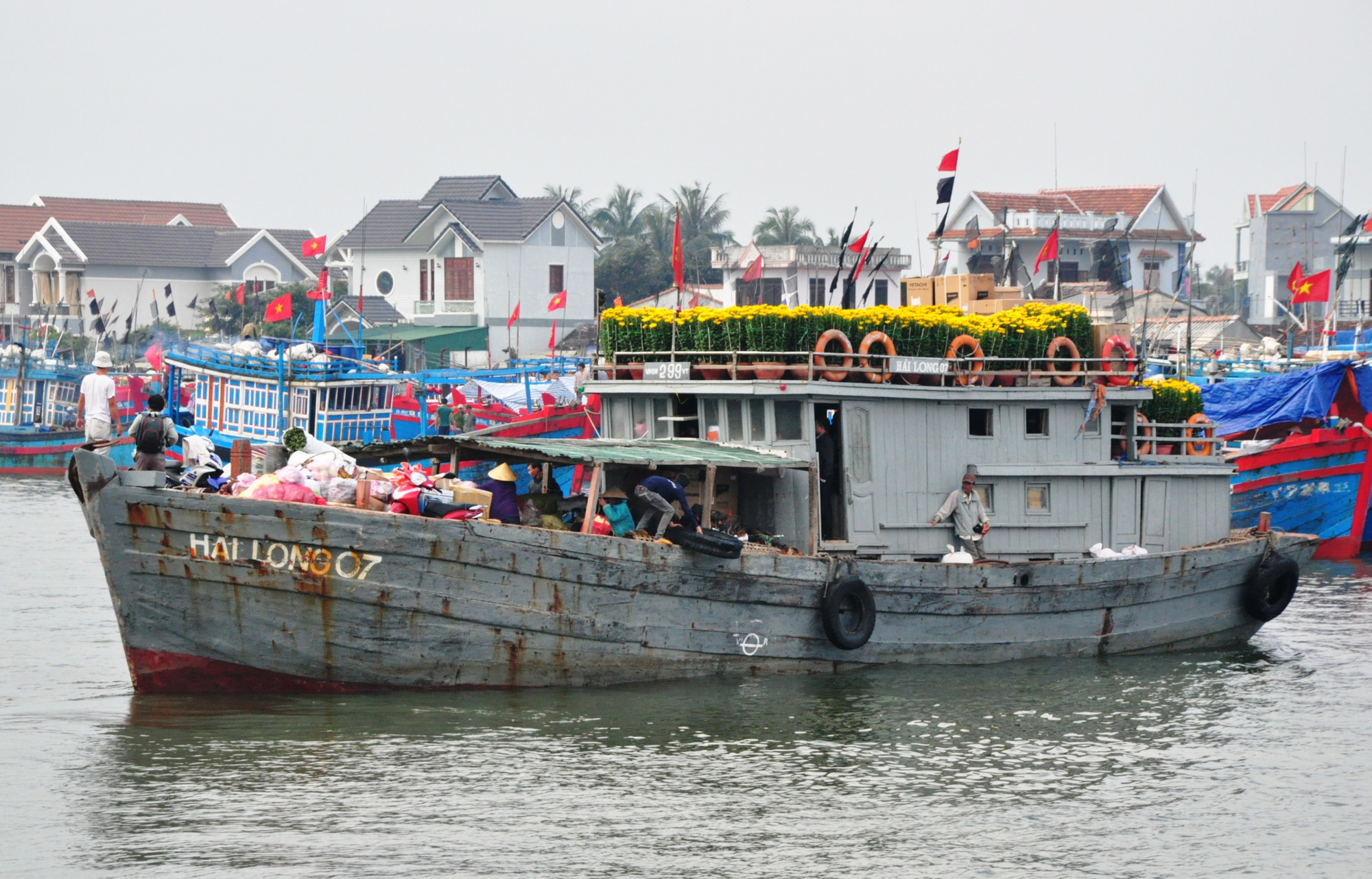 Chở Tết ra đảo tiền ti&ecirc;u L&yacute; Sơn - Ảnh 6.