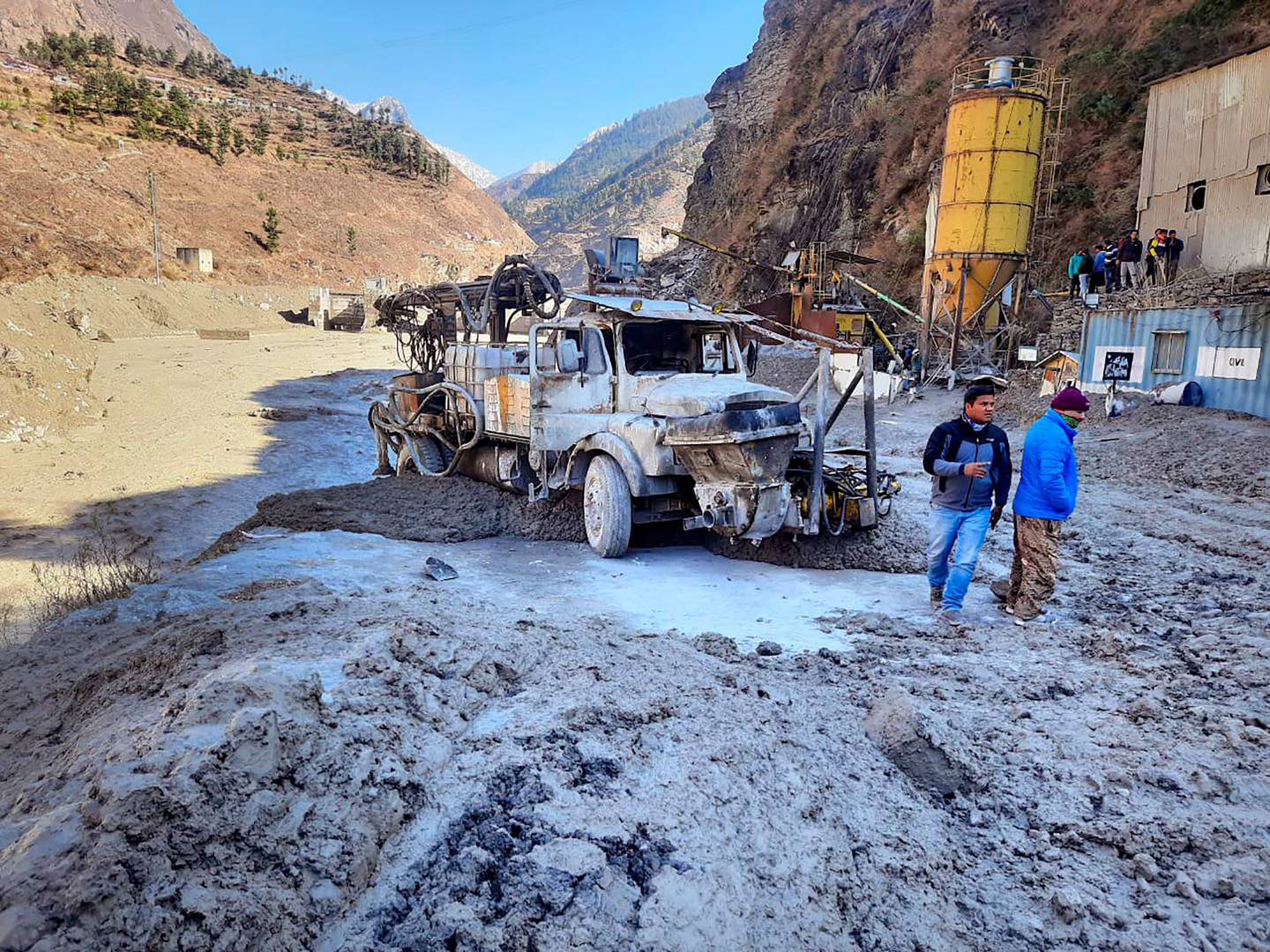 S&ocirc;ng băng Himalaya vỡ &ldquo;như n&uacute;i lửa phun tr&agrave;o&rdquo; - Ảnh 5.