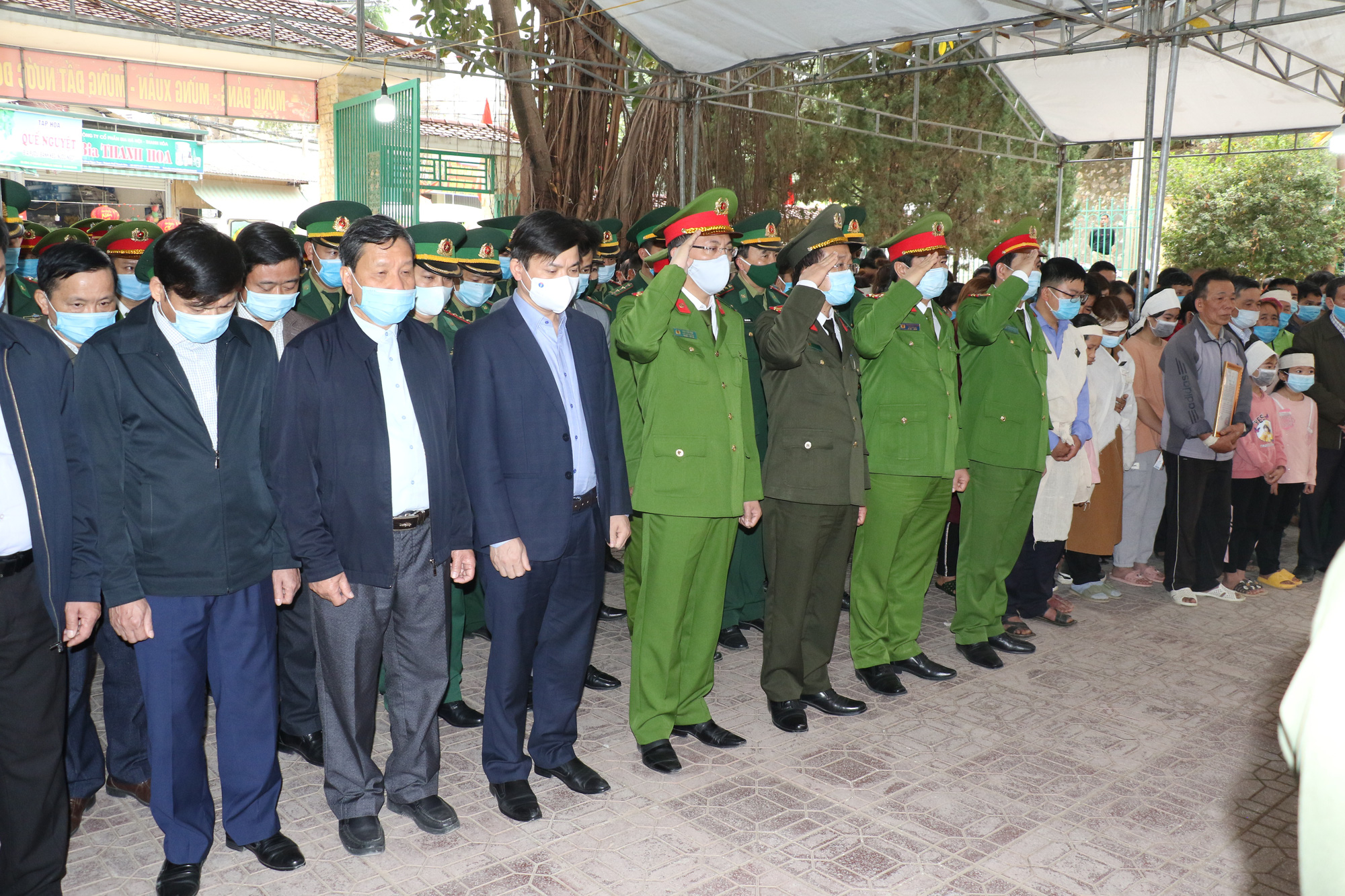 Thăng qu&acirc;n h&agrave;m cho thiếu t&aacute; c&ocirc;ng an hi sinh khi v&acirc;y bắt tội phạm ng&agrave;y gi&aacute;p Tết - Ảnh 3.