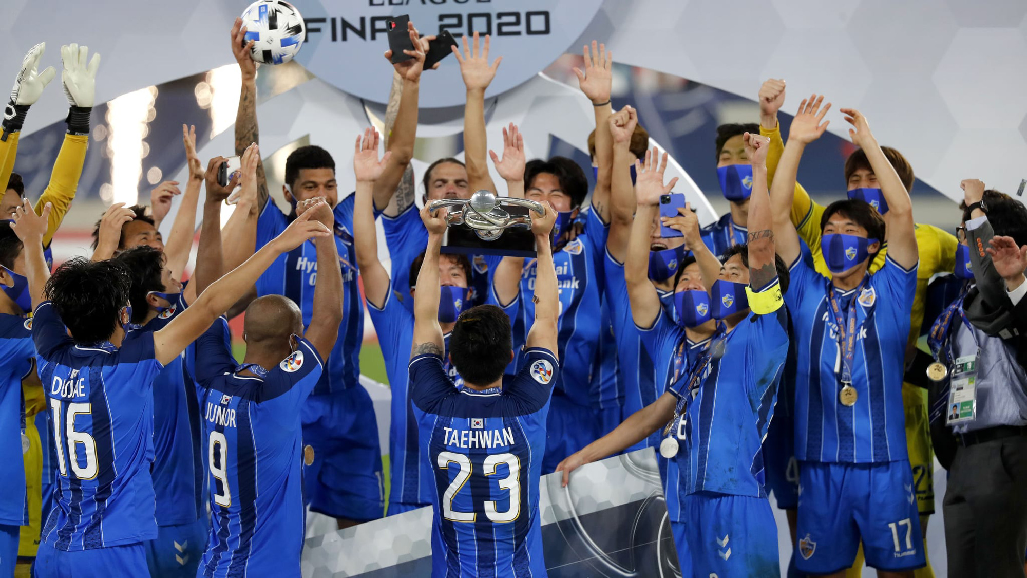 World Cup c&aacute;c CLB: Gian nan khởi đầu m&ugrave;a giải quốc tế giữa đại dịch Covid-19 - Ảnh 3.