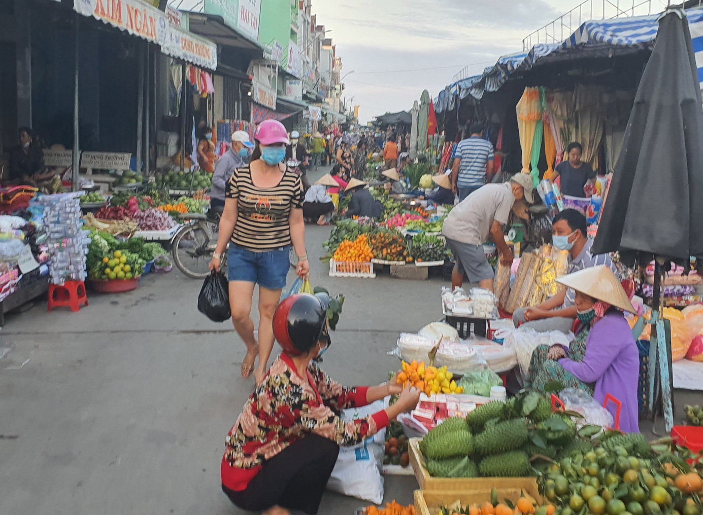 Nhộn nhịp chợ quê ngày giáp Tết