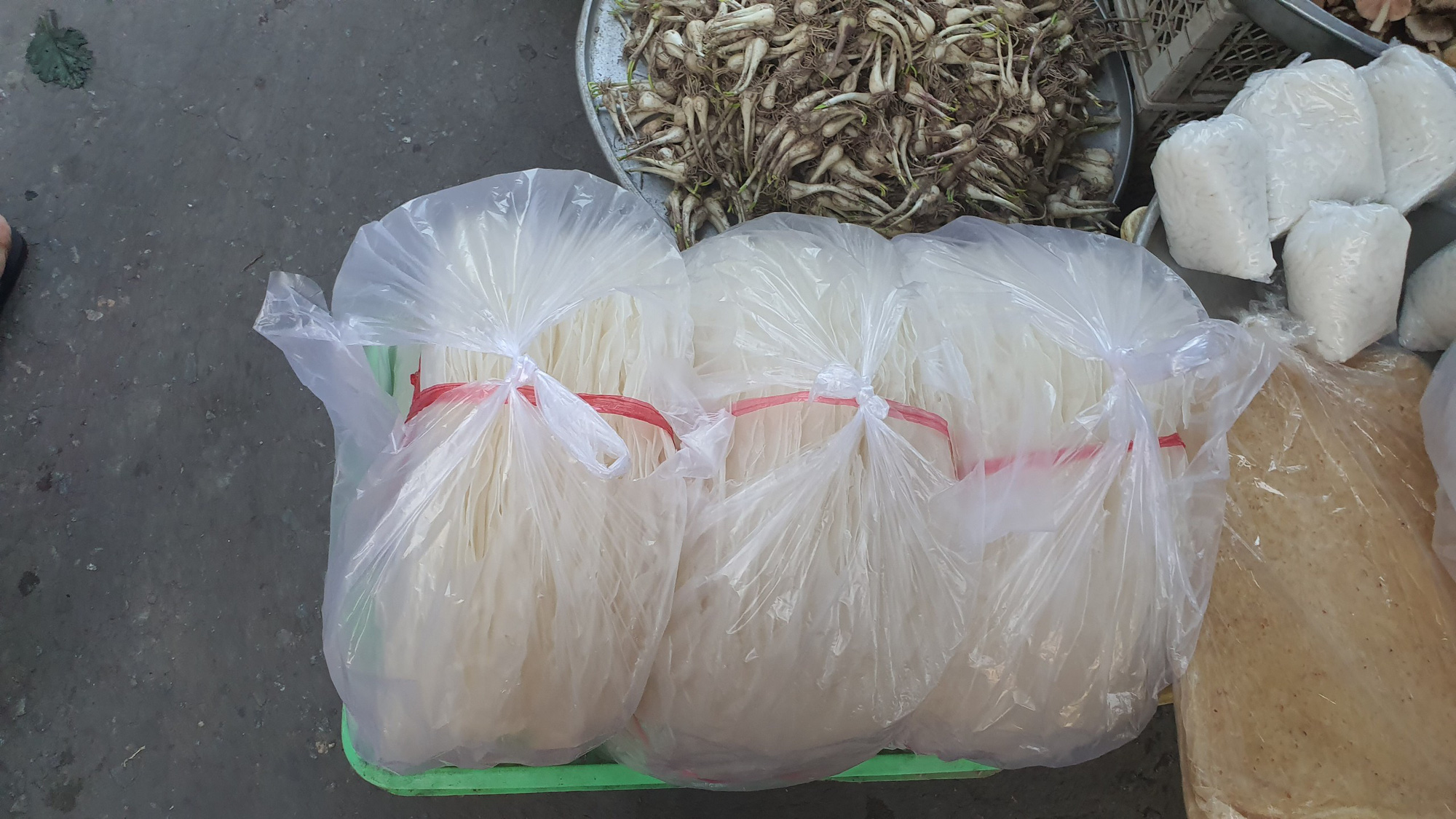 Nhộn nhịp chợ quê ngày giáp Tết - Ảnh 10.