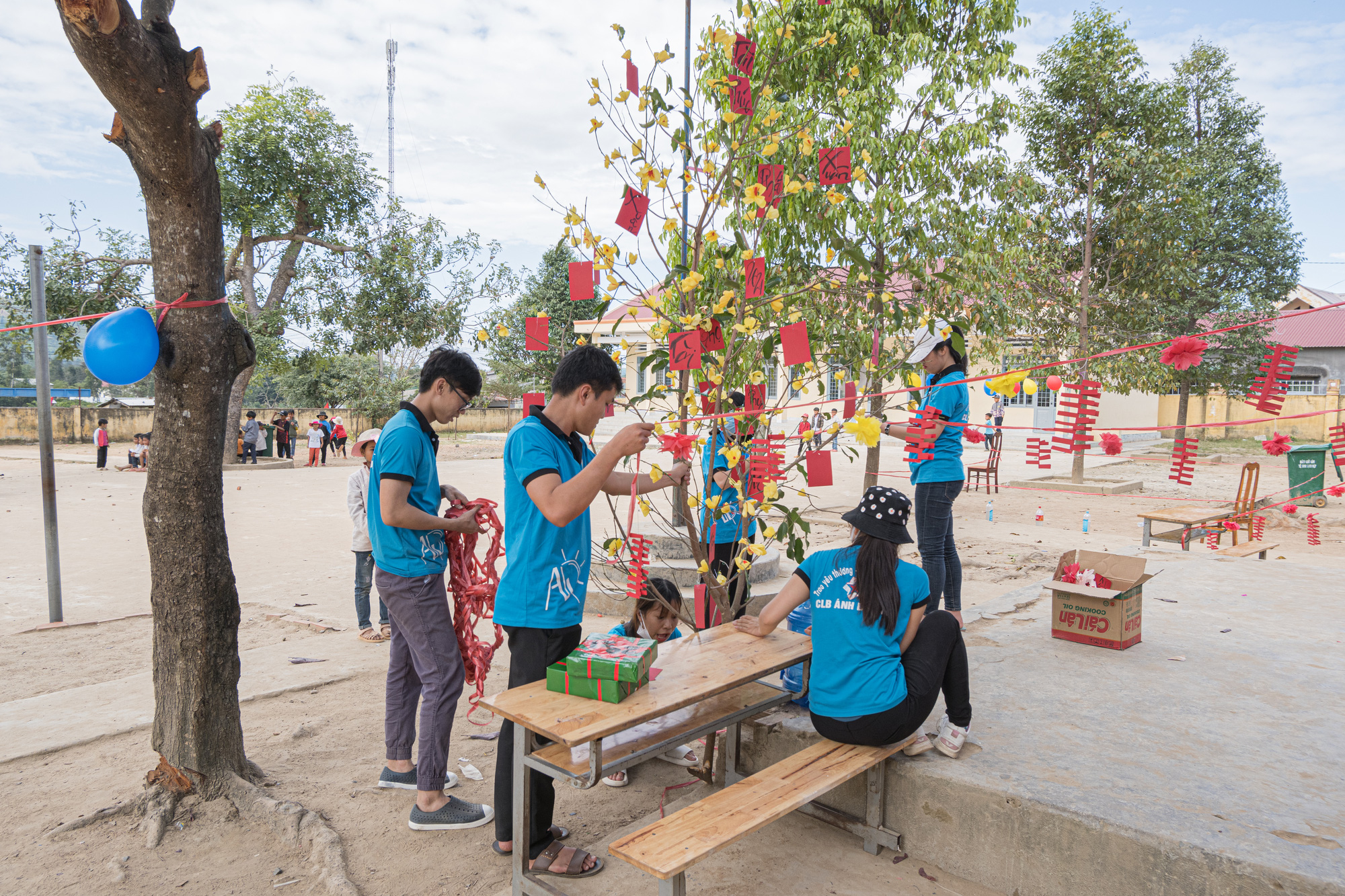 Bạn trẻ mang yêu thương lên vùng cao - Ảnh 7.