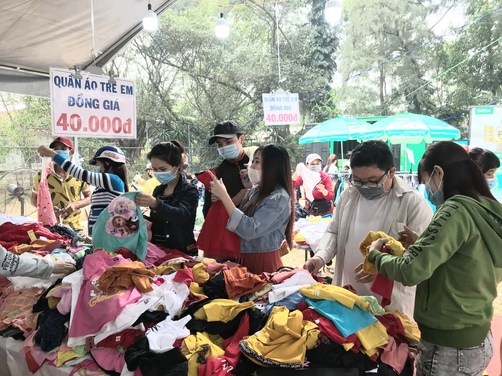 Lo Tết cho người ở lại