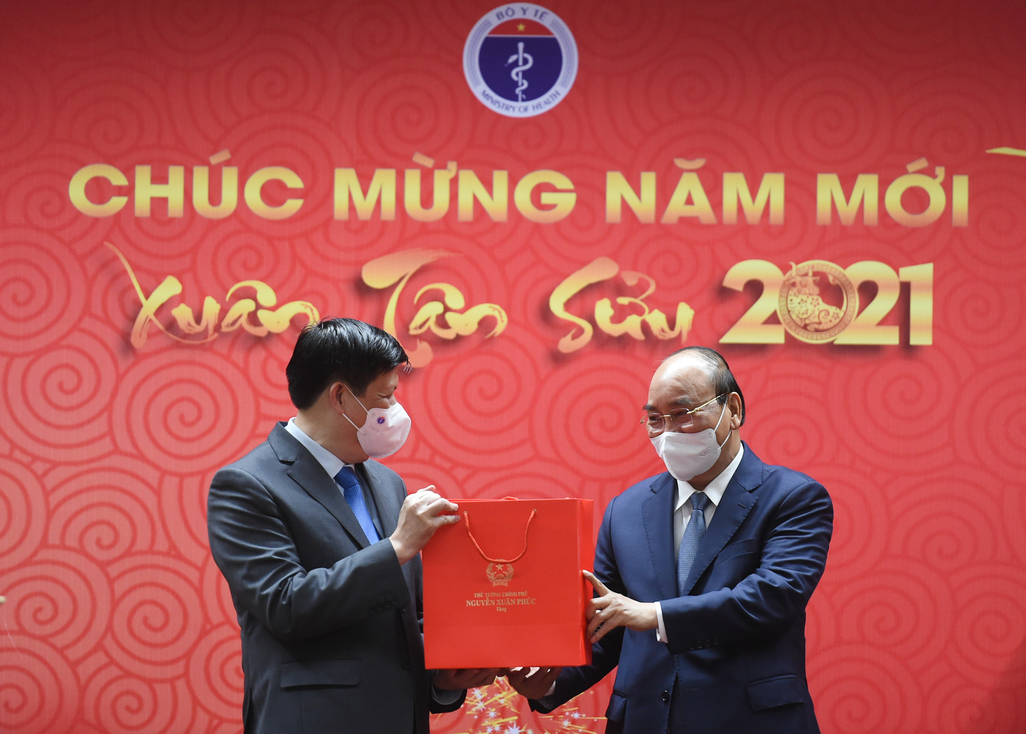 Thủ tướng Nguyễn Xu&acirc;n Ph&uacute;c: Tr&acirc;n qu&yacute; tinh thần hy sinh của c&aacute;c chiến sĩ &aacute;o trắng - Ảnh 4.