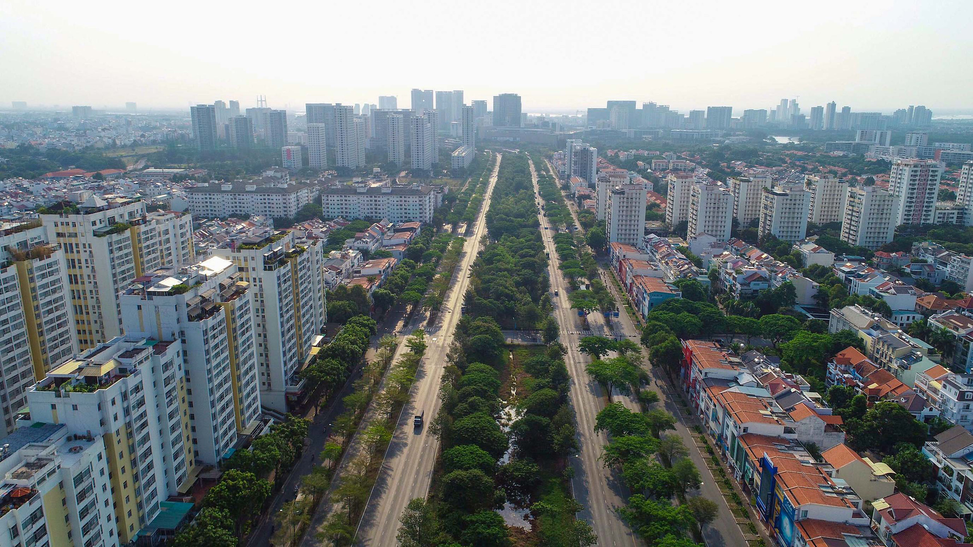 Thị trường chứng khoán, bất động sản năm 2021 sẽ ra sao?