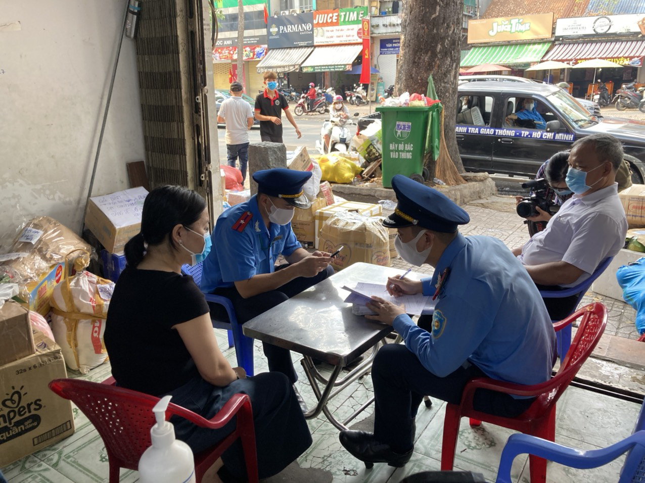 TP HCM: Th&ecirc;m 2 tổ kiểm tra ph&ograve;ng, chống dịch Covid-19 c&aacute;c điểm đ&oacute;n trả kh&aacute;ch - Ảnh 4.