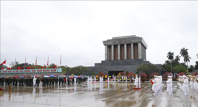 L&atilde;nh đạo Đảng, Nh&agrave; nước v&agrave;o Lăng viếng Chủ tịch Hồ Ch&iacute; Minh nh&acirc;n dịp Tết T&acirc;n Sửu - Ảnh 4.