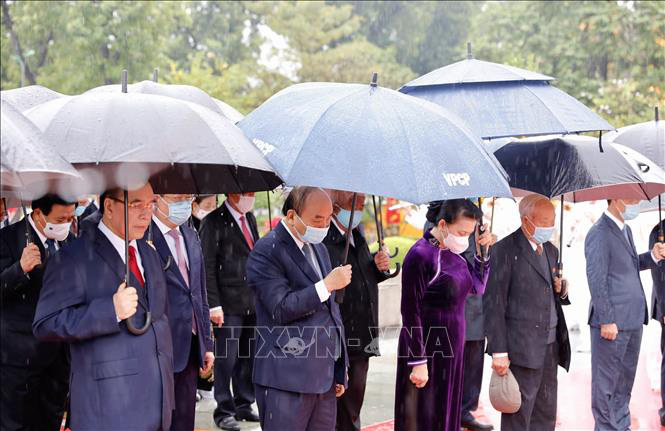 L&atilde;nh đạo Đảng, Nh&agrave; nước v&agrave;o Lăng viếng Chủ tịch Hồ Ch&iacute; Minh nh&acirc;n dịp Tết T&acirc;n Sửu - Ảnh 2.