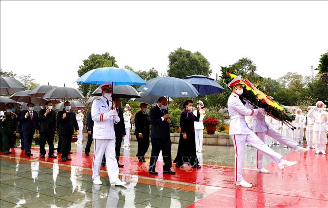 L&atilde;nh đạo Đảng, Nh&agrave; nước v&agrave;o Lăng viếng Chủ tịch Hồ Ch&iacute; Minh nh&acirc;n dịp Tết T&acirc;n Sửu - Ảnh 6.