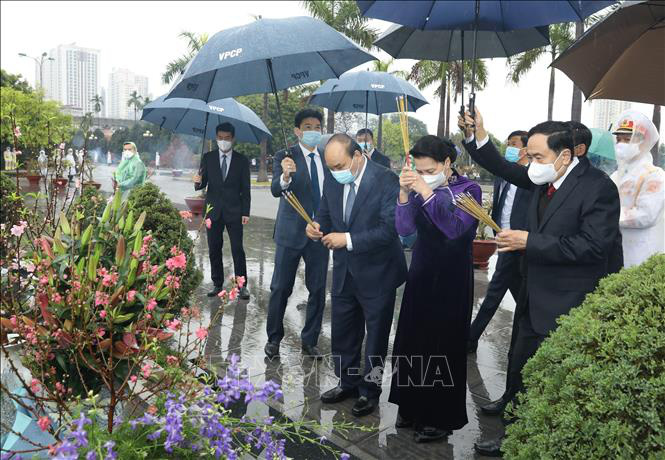 L&atilde;nh đạo Đảng, Nh&agrave; nước v&agrave;o Lăng viếng Chủ tịch Hồ Ch&iacute; Minh nh&acirc;n dịp Tết T&acirc;n Sửu - Ảnh 3.