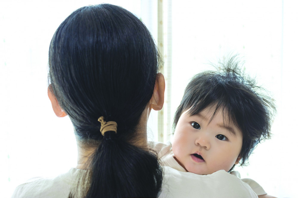 Chưa có con dâu mà phải nuôi cháu nội