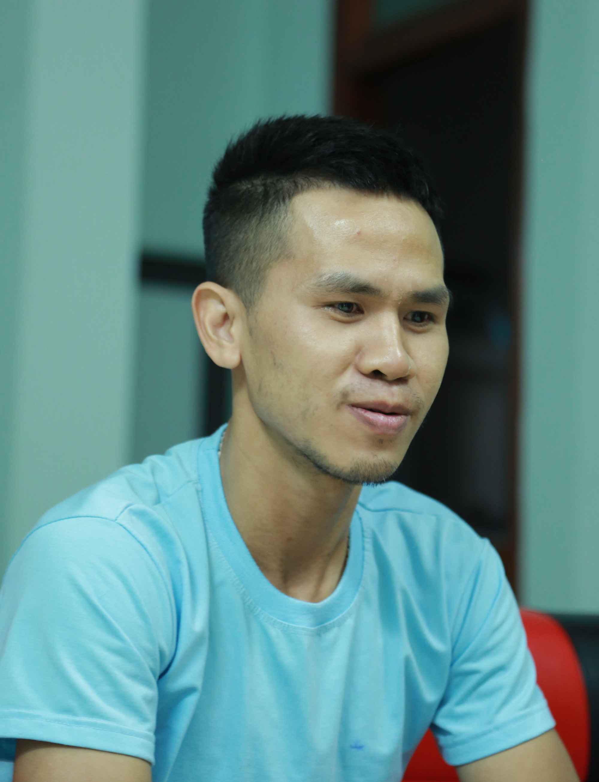 Người h&ugrave;ng cả đ&ecirc;m thao thức với khoảnh khắc đỡ b&eacute; g&aacute;i 3 tuổi rơi từ tầng 12A chung cư - Ảnh 2.