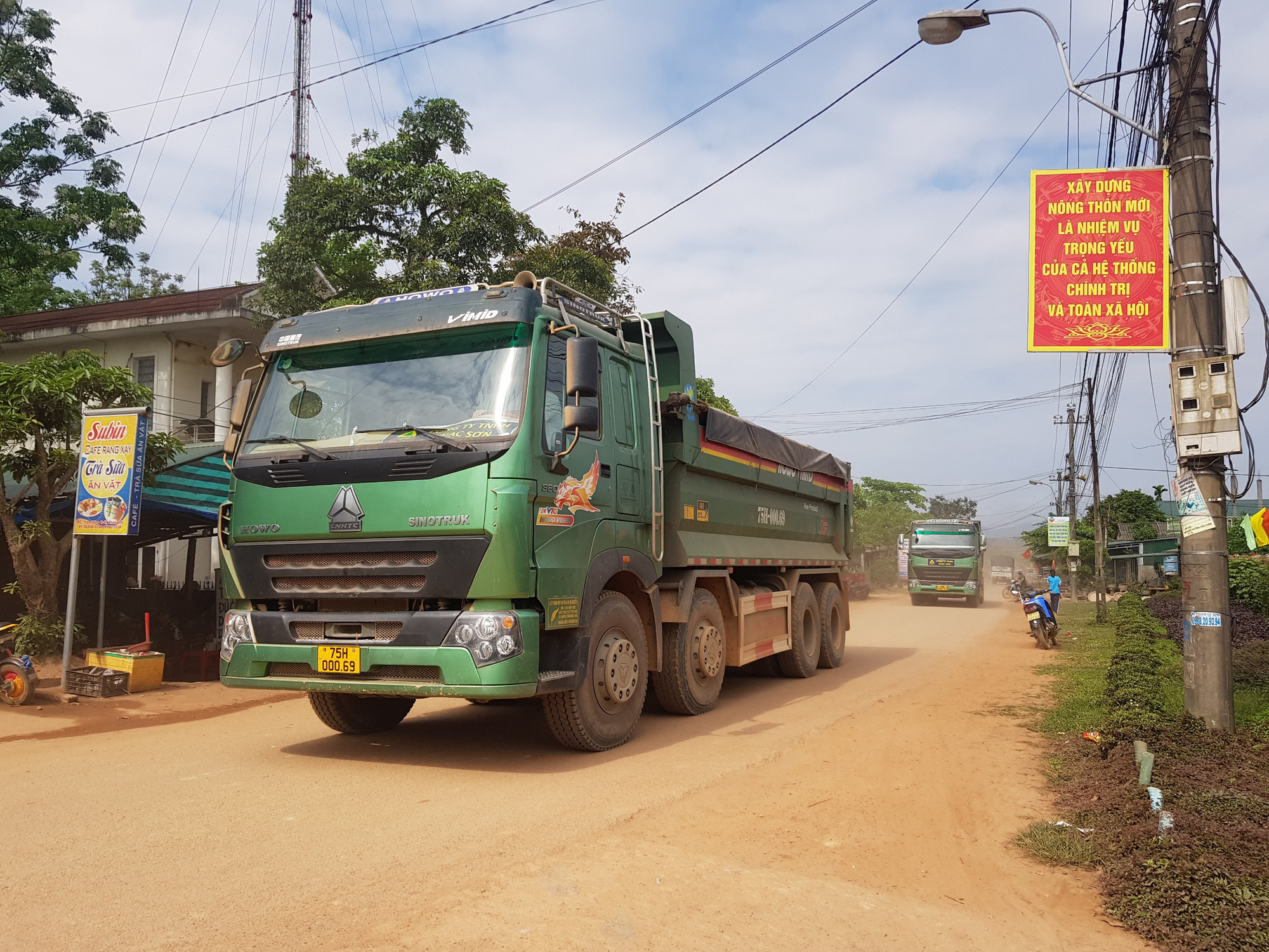 Bất an với đoàn xe ben thi công cao tốc Cam Lộ - La Sơn - Ảnh 6.